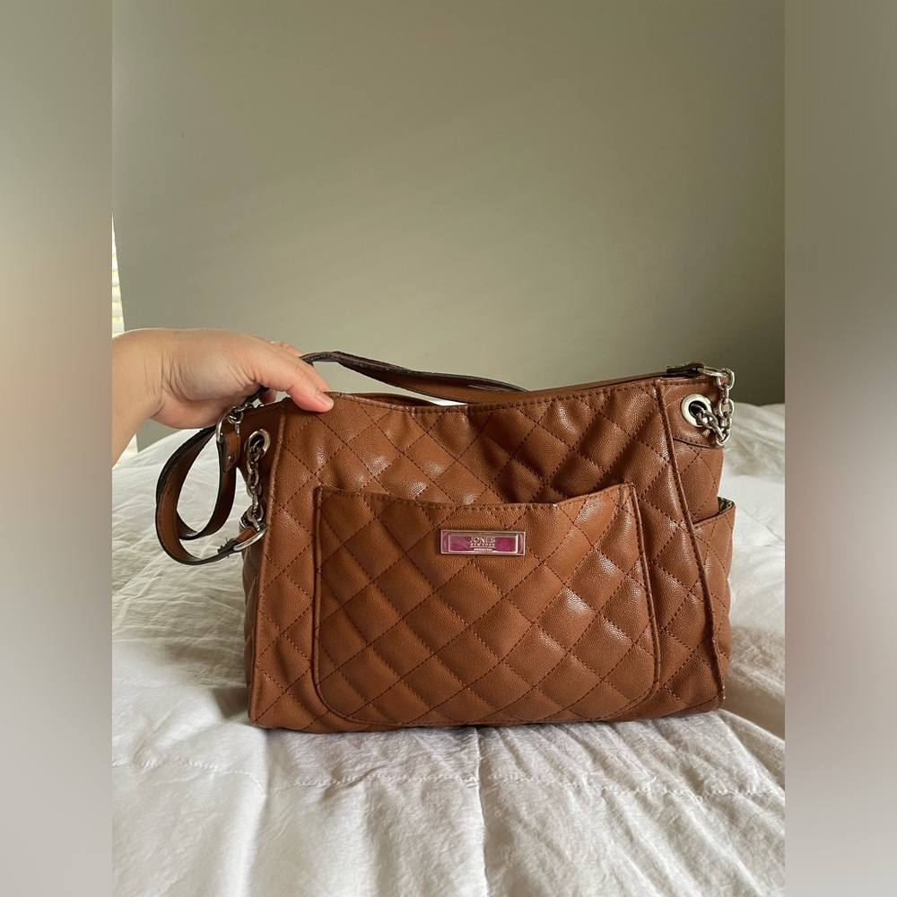JONES NEW YORK quilted purse in caramel color